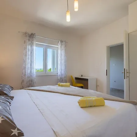 Peaceful And Cozy Near Imotski - Two Bedroom بيت للعطل