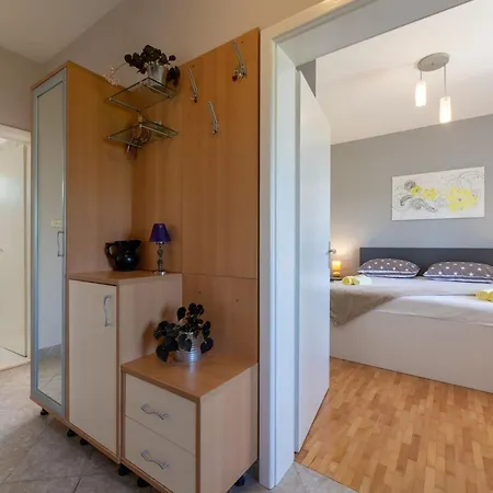 Peaceful And Cozy Near Imotski - Two Bedroom Zezevica